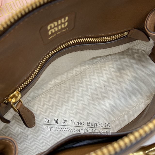 miumiu專櫃繆繆最新款爆款保齡球包原廠皮革手提包 jh2346型號：5bb169